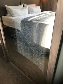 Schlafzimmer sehr staubig