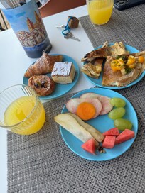 vores lækre morgenmads tallerkner.