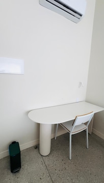 Mesa excelente para trabalhar e estudar.