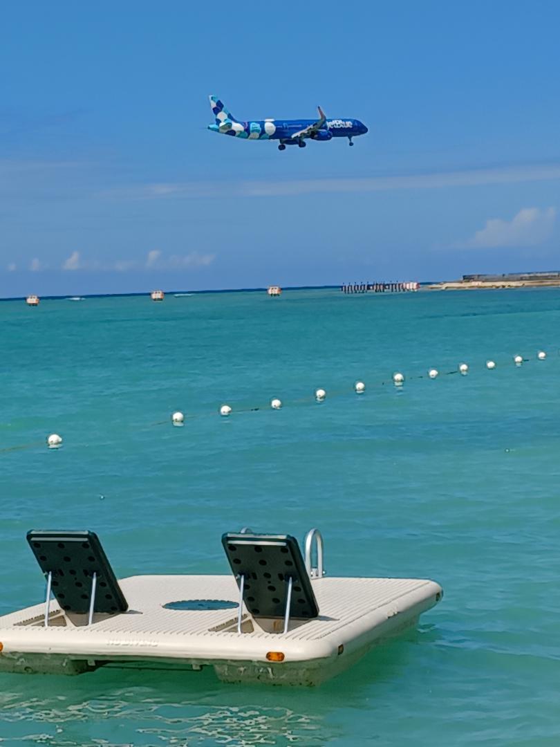 You're only 5 minutes from the airport and can watch the airplanes come in from the sea (but they're not actually noisy/distracting).