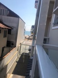 Esta é a vista lateral. O restante é só predios no entorno.