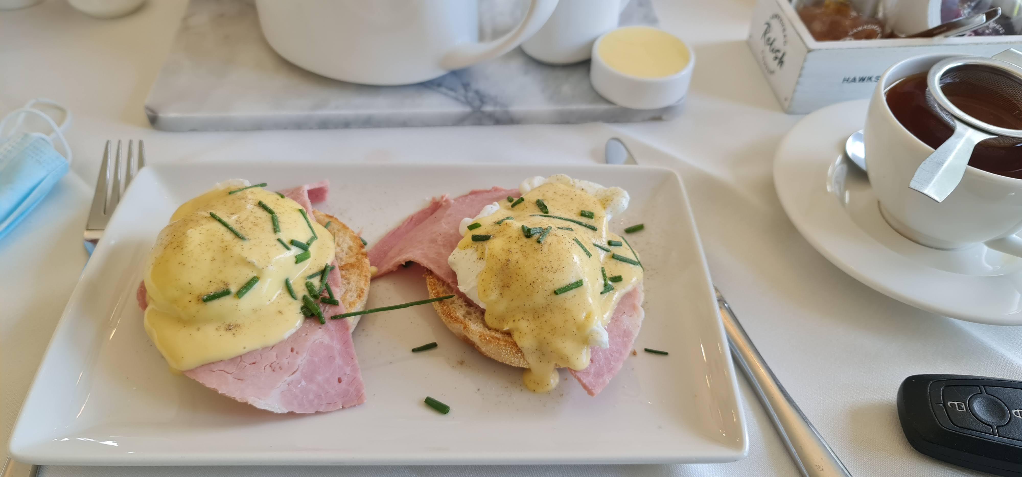 Eggs benedict