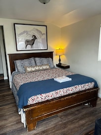 The cottage appeared fairly newly renovated and really had everything I needed for a very comfortable night!
