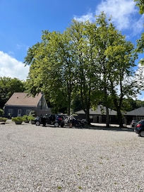 Tæt på både by, vand og skov