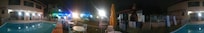 Panorâmica do estacionamento e piscina