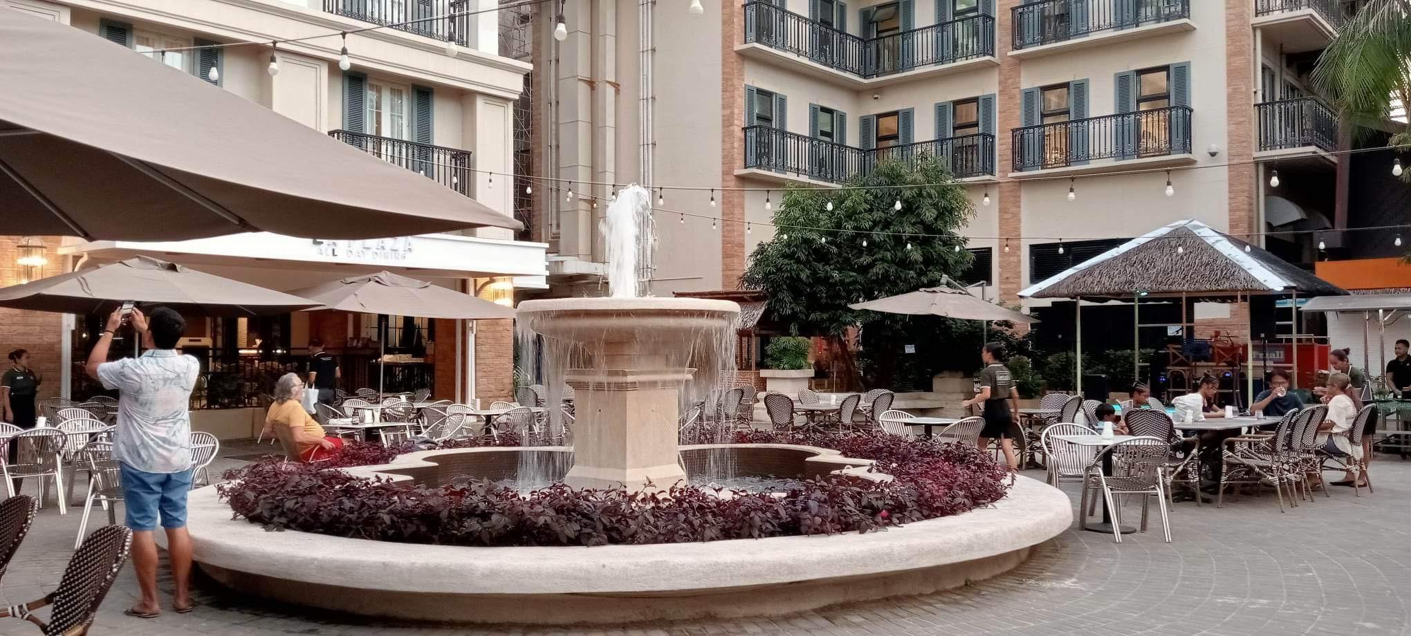 Fountain at the LaPlaza