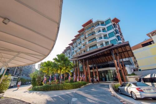 Forsiden og inngangen 