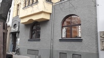 You will not notice the text in the window. I expected "HOTEL" somewhere..