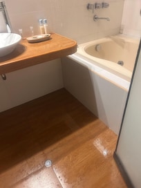 Banheiro encharcado