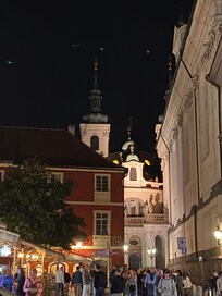 Lite koselig torg utenfor hotellet