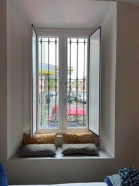 SIDE WINDOW OPEN WITH VIEW ON GAS STATION, or rather gas station has view on the room...