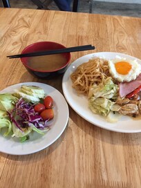 ブッフェスタイルの朝食