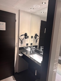 Lavabo all’ingresso in camera