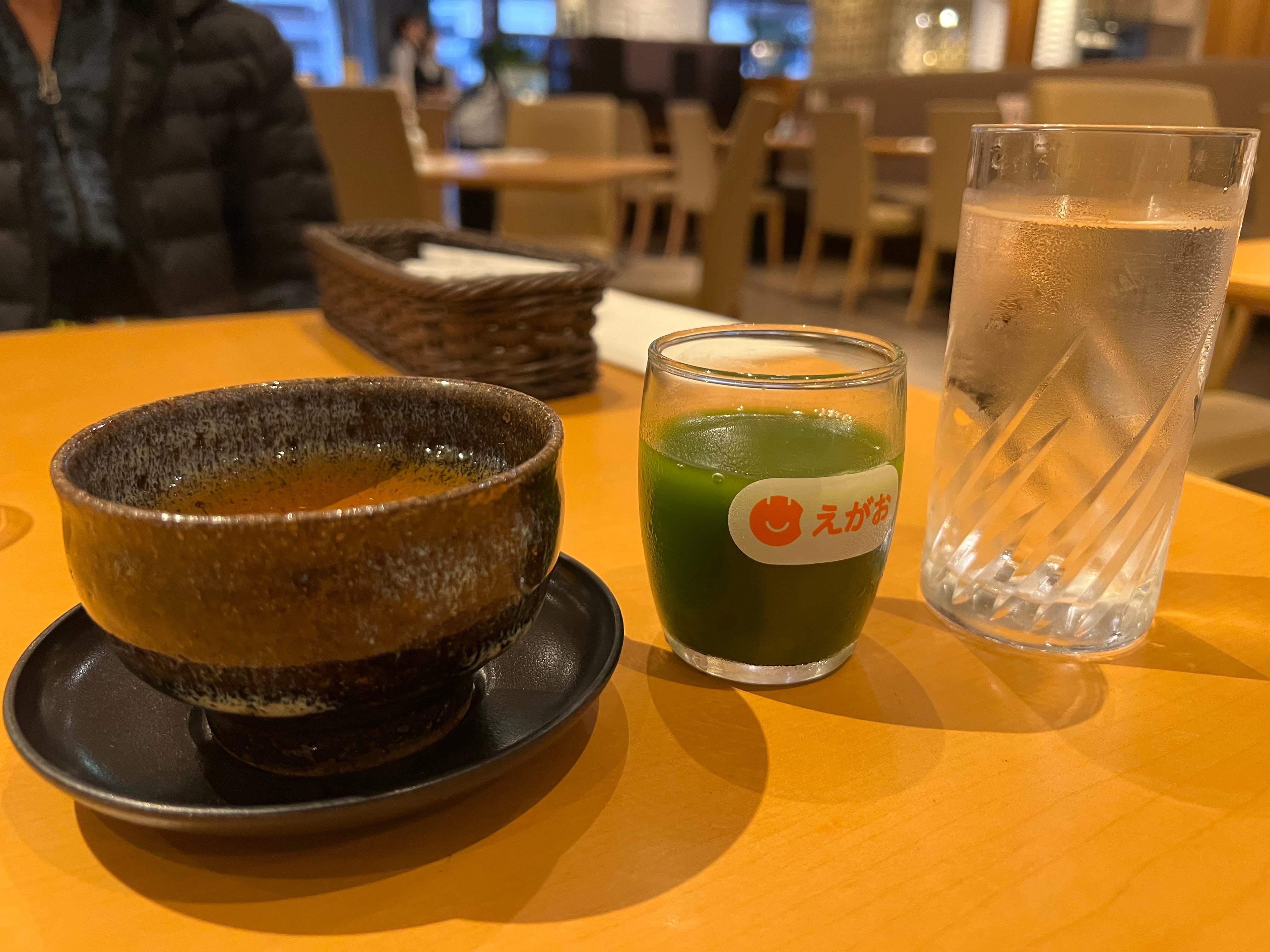 早餐套餐先送上茶，連茶杯也不馬虎