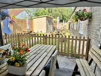 Breakfast room & garden