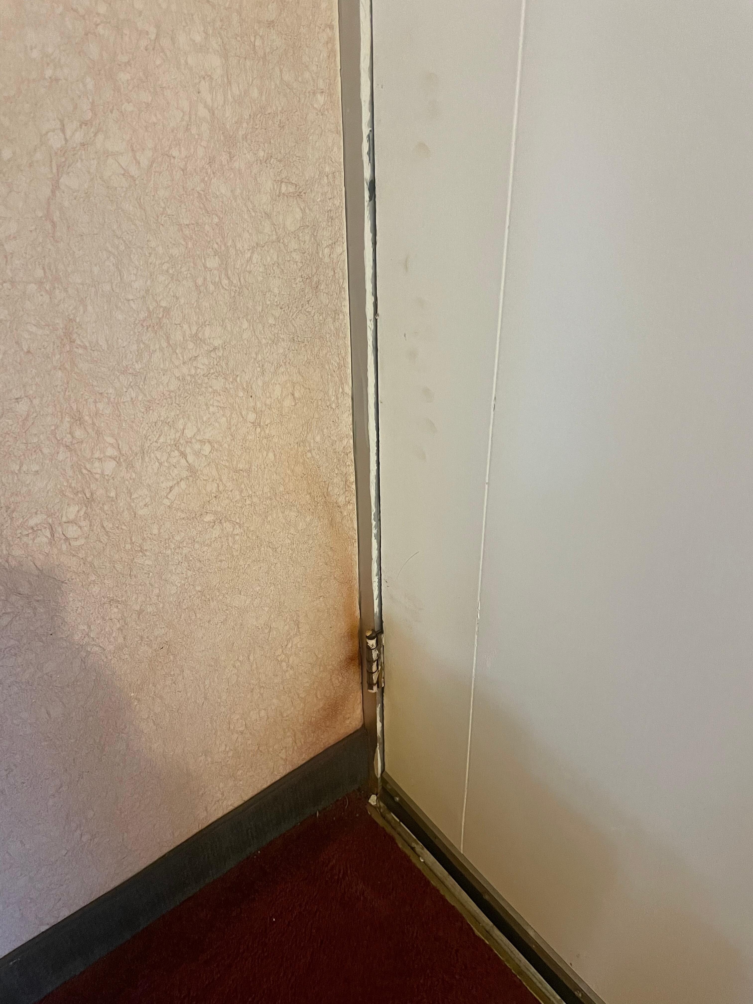 Bottom hinge same