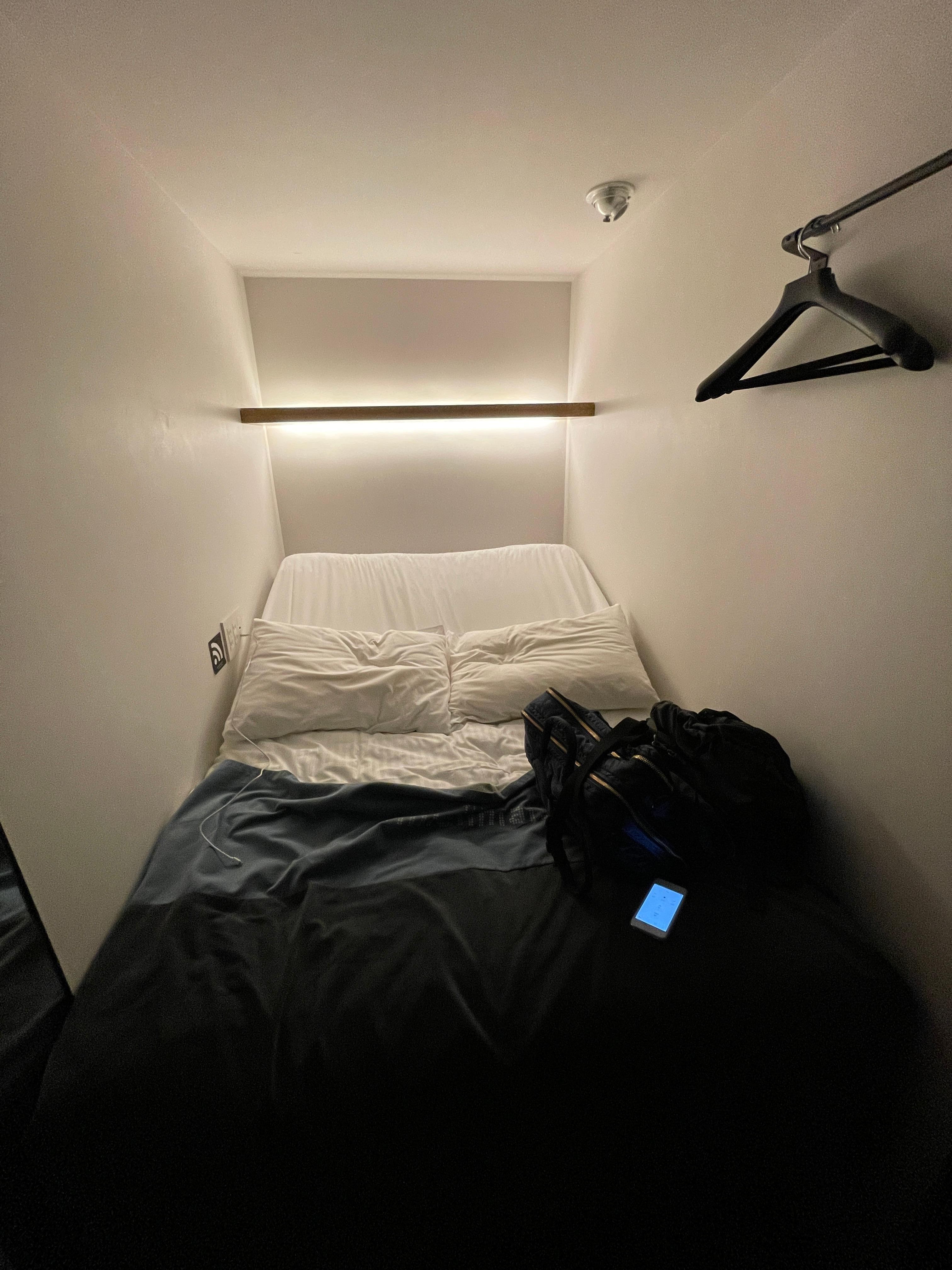 Adjustable angle bed