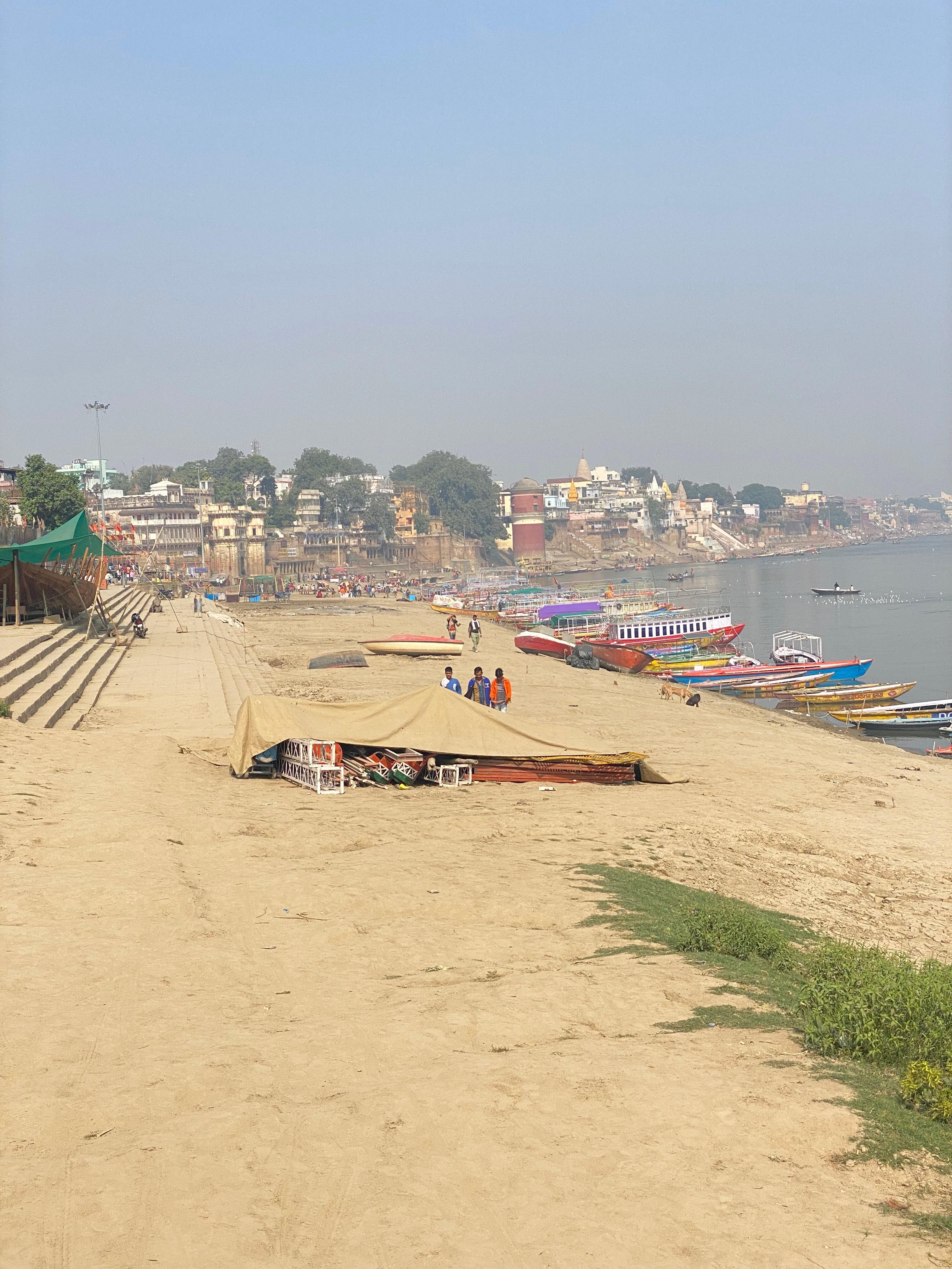 Pleasant walk along the banks of the Ganges 