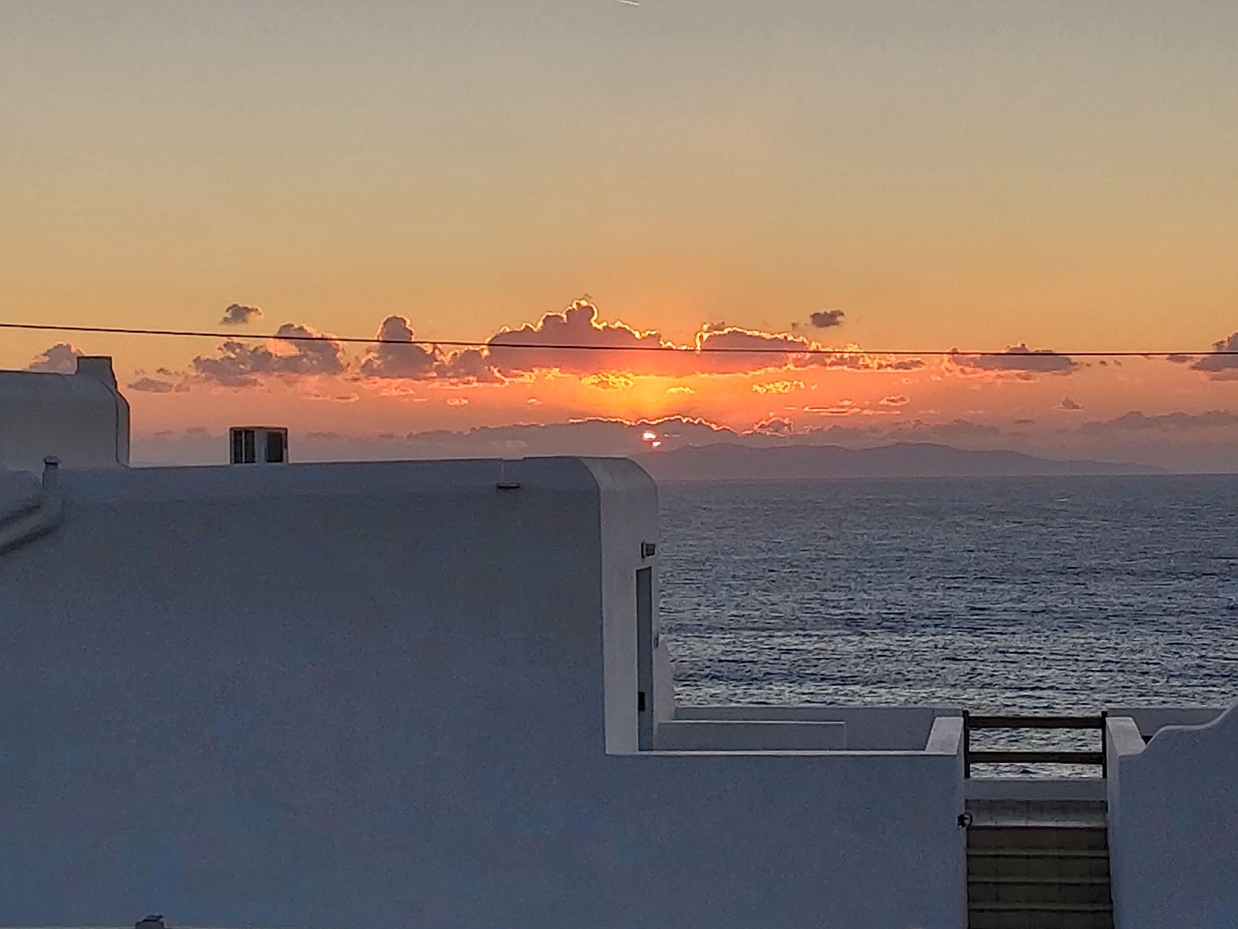 Couche de soleil depuis la terrasse de notre chambre