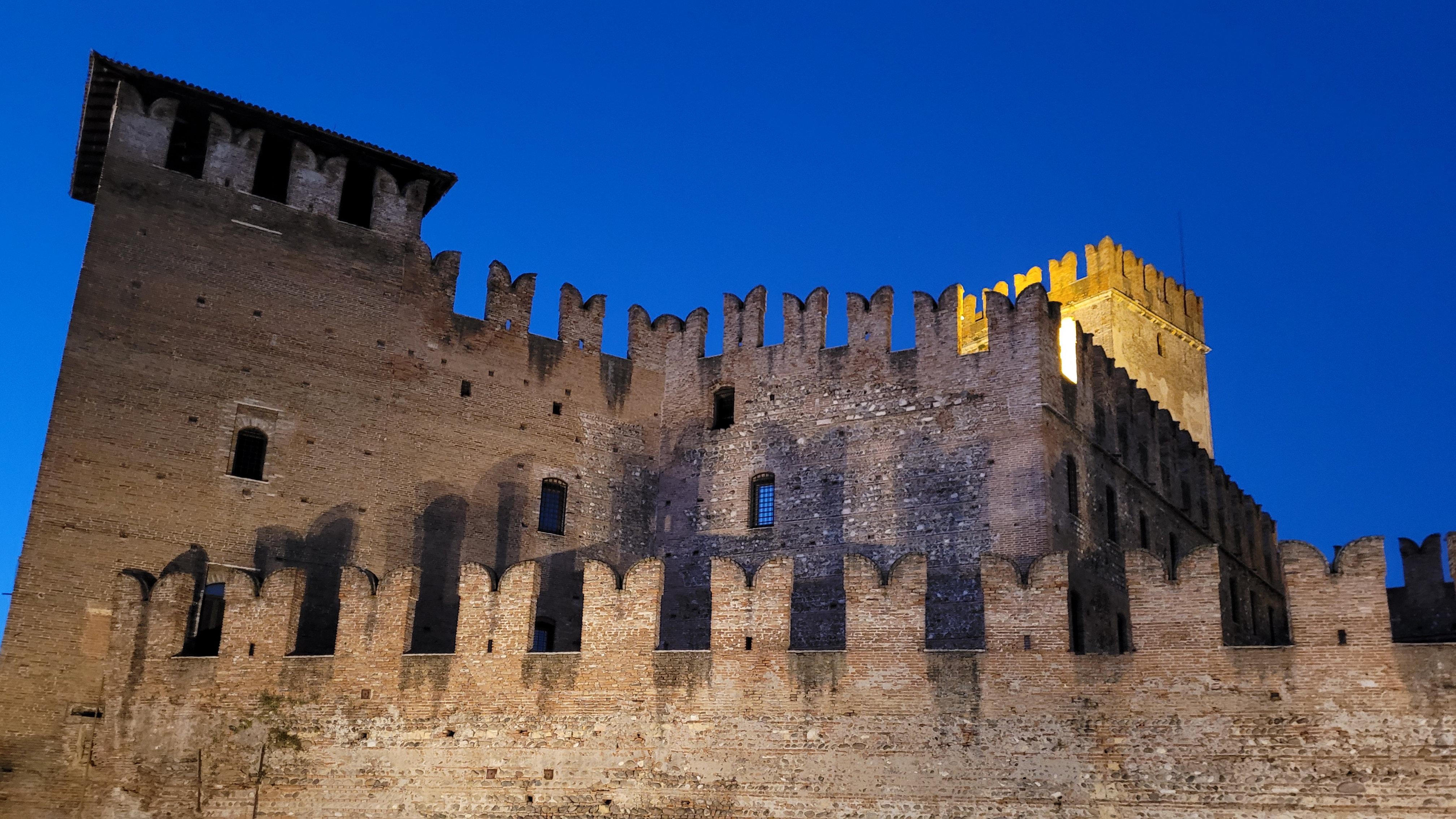 Castelvecchio at night