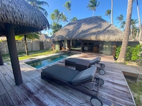 Belle piscine privée et jardin