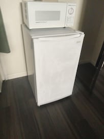 Deluxe fride and microwave neither blogged in