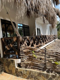 this is the main property, which i booked based on their photos!