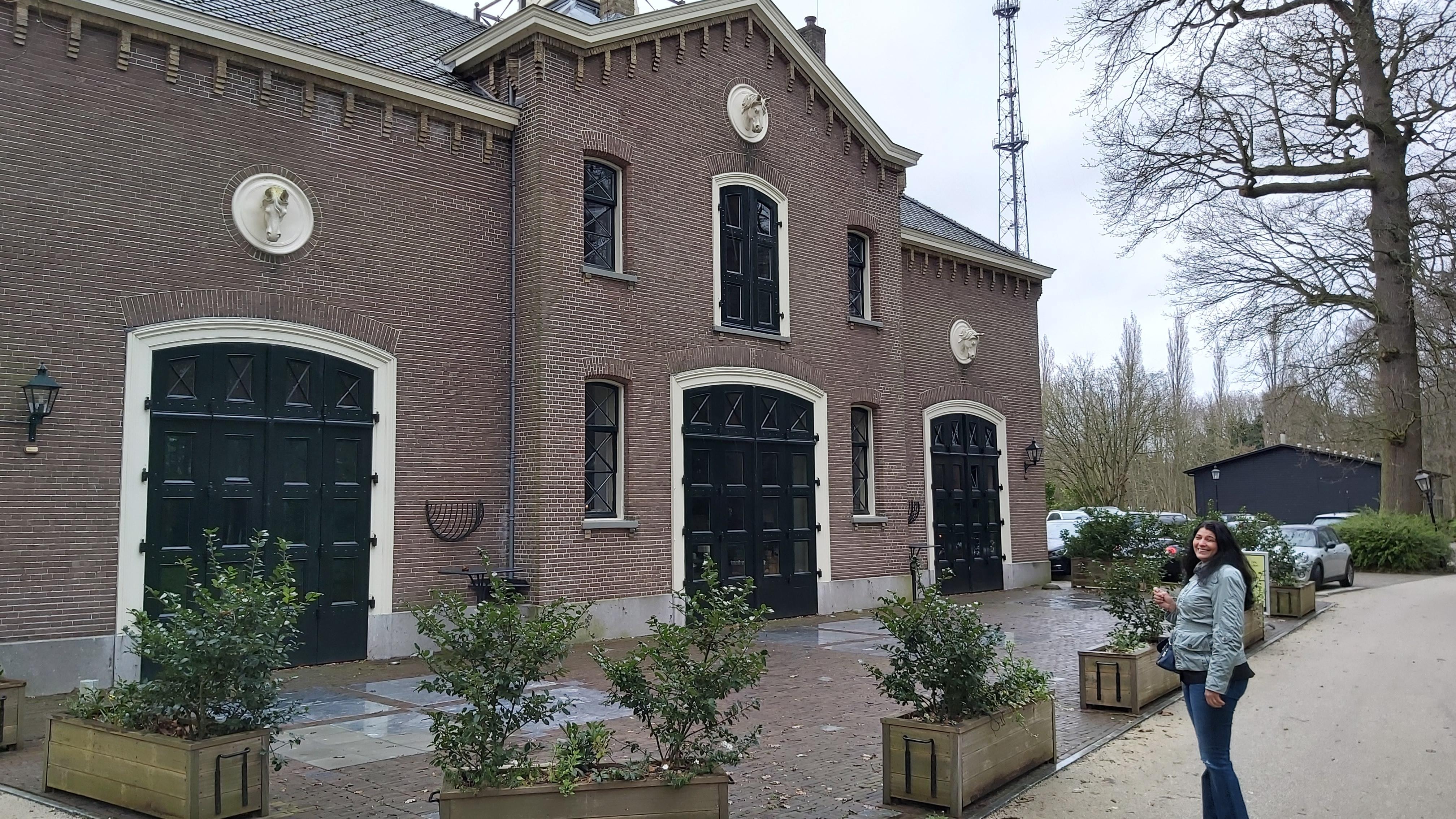 Koetshuis, hotel en ontbijt hier.