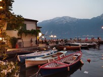 En lille havn inde i byen