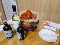 저녁엔 세인트존스호텔에 있는 오크랩에서 사온 메뉴! 수제맥주와 와인으로 분위기 한껏 더 올라갔어요~ㅎ