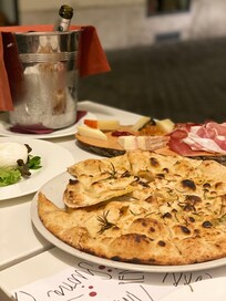 Restauranten på gaden. Virkelig lækker traditionel italiensk mad