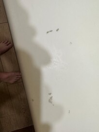 beskidt toiletbord