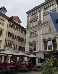 HĂŽtel et terrasse du restaurant.