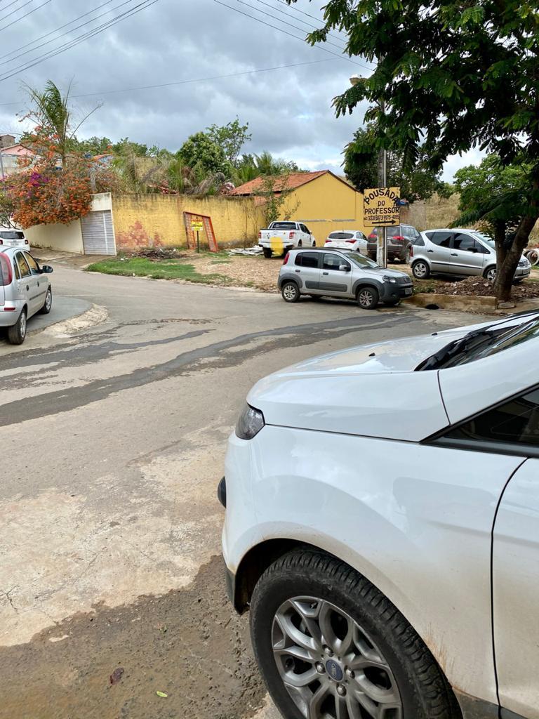 Terreno baldio onde ficou o carro