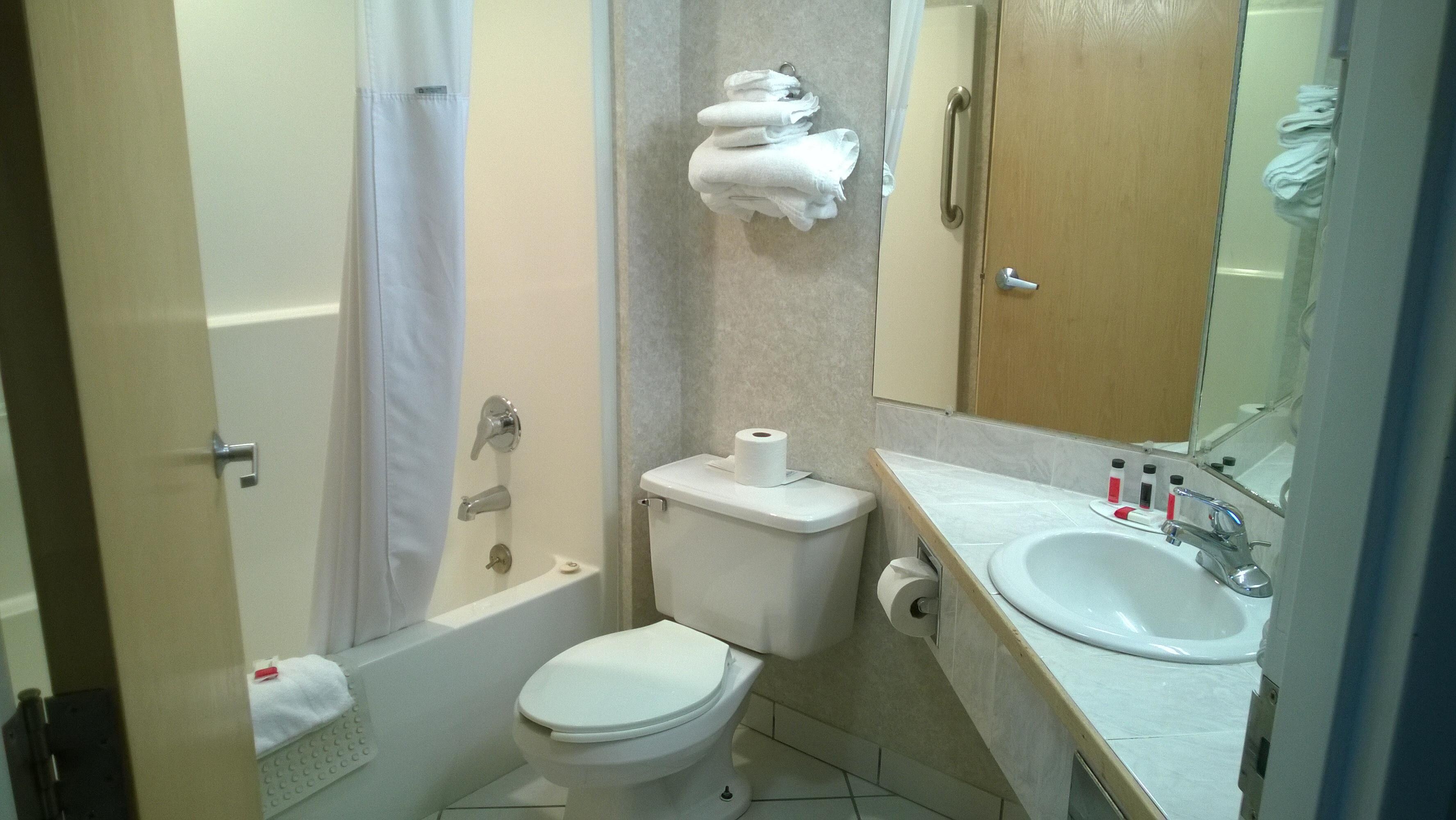 Book Days Inn By Wyndham Shelburne Burlington Hotel Deals Very Clean Bathroom