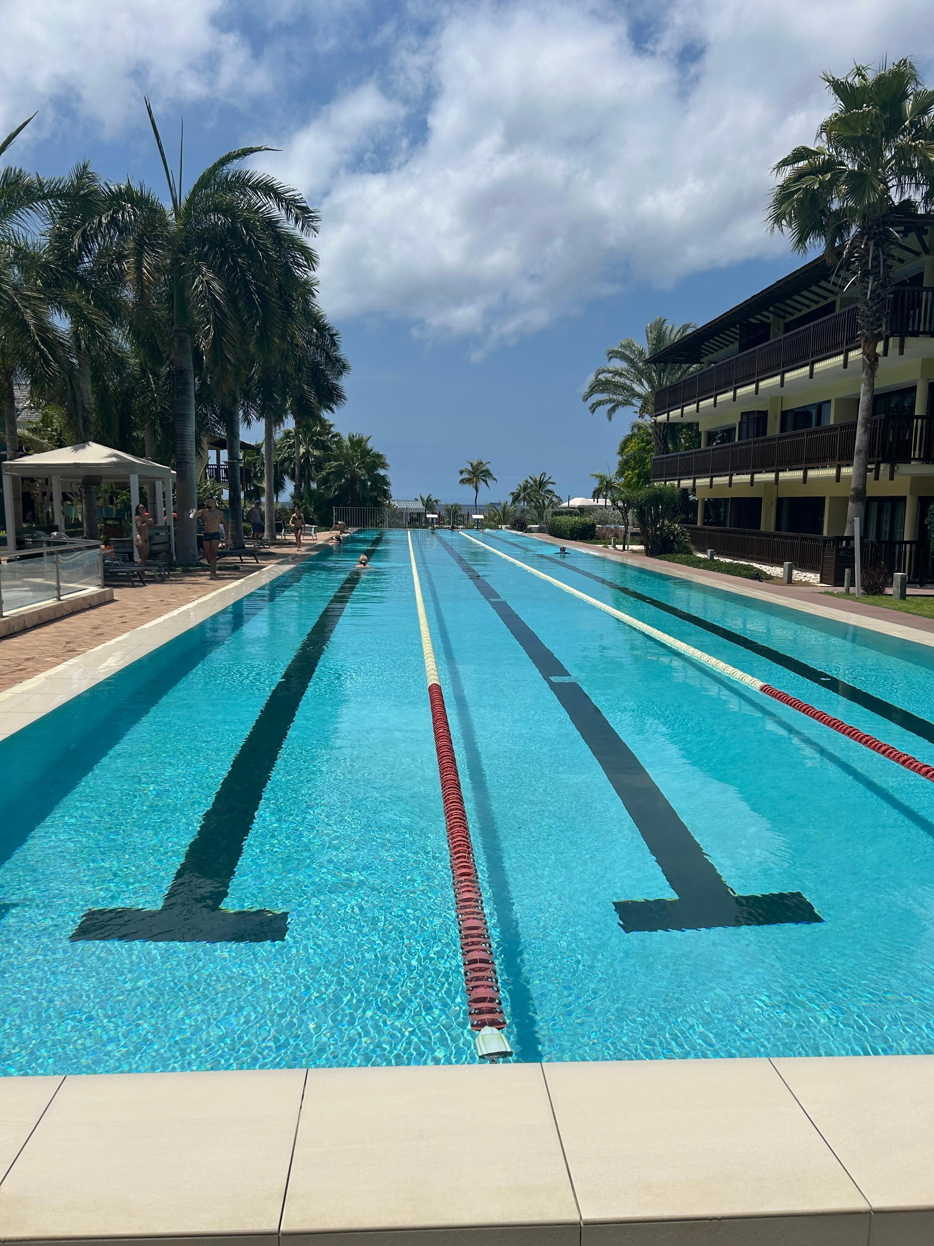 Piscina com raia