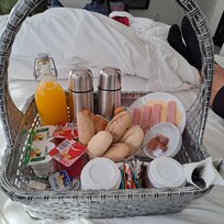 Köstlich hergerichteter Frühstückskorb