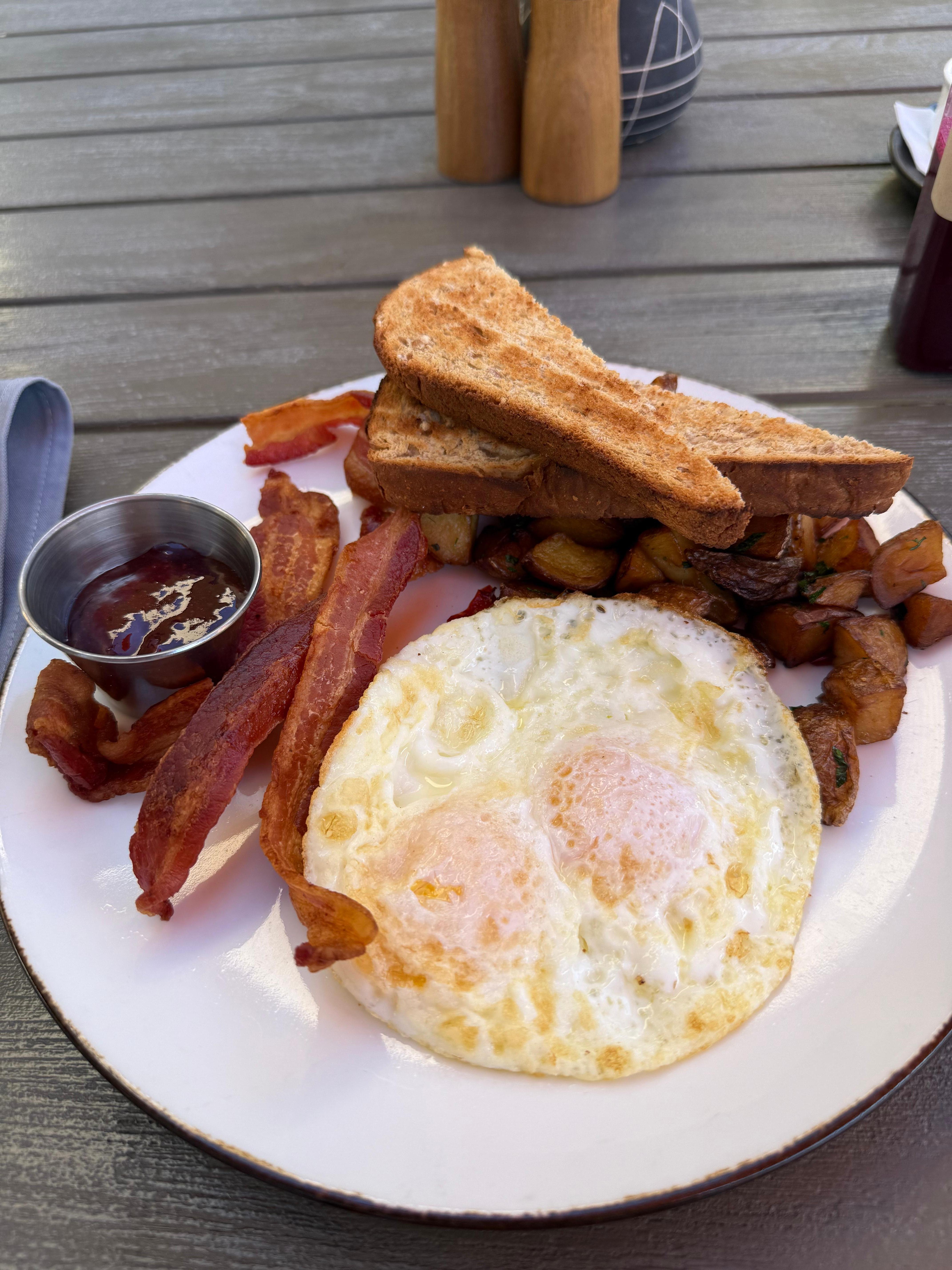 delicious breakfast from the valley kitchen restaurant on grounds