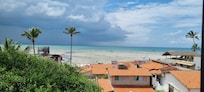 Vista da piscina para o mar
