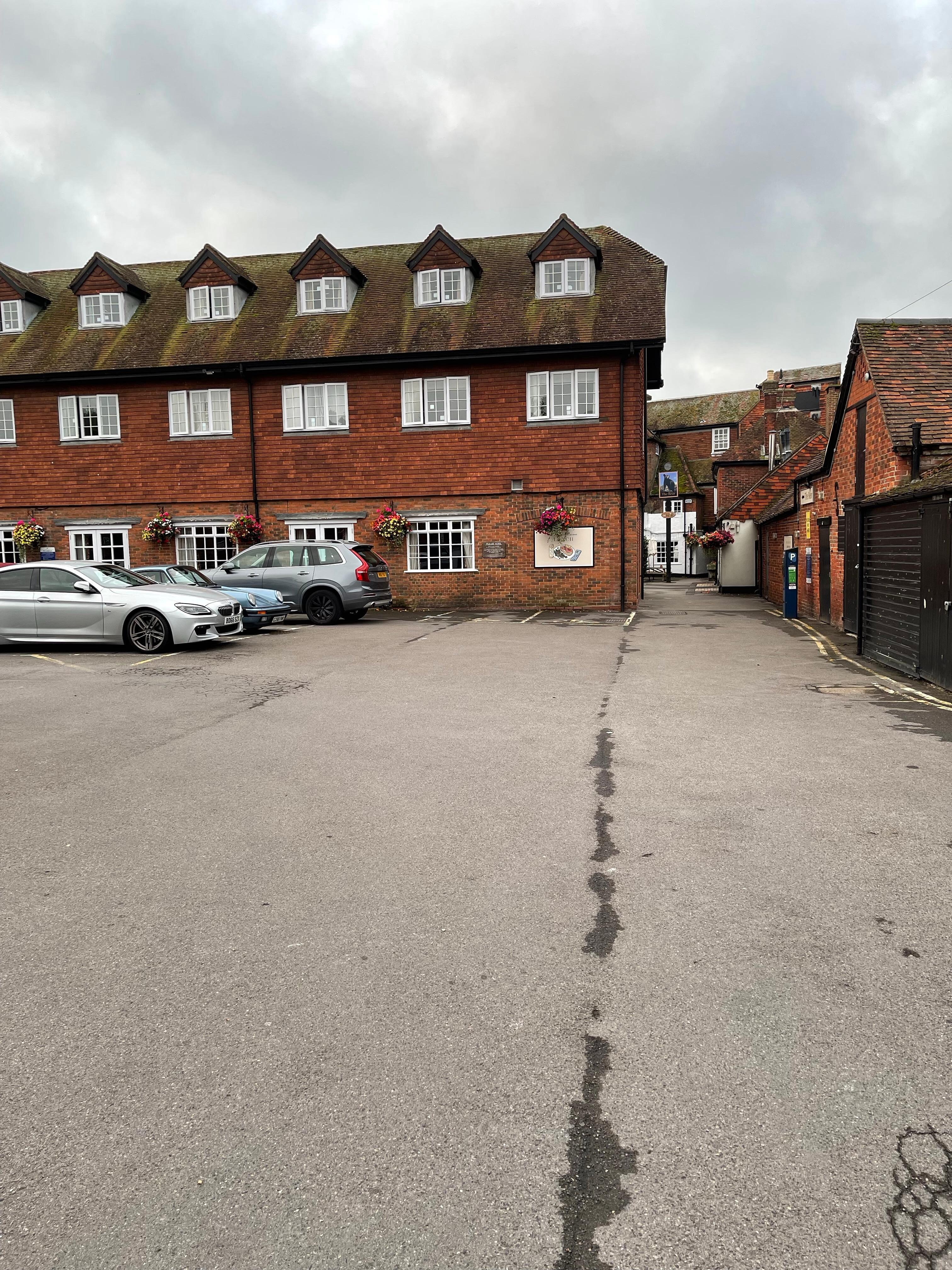 Great parking right behind the hotel
Sorry four not having any pics from restaurant and bar