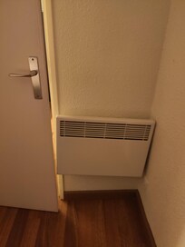 Radiateur bancal et porte bloquée