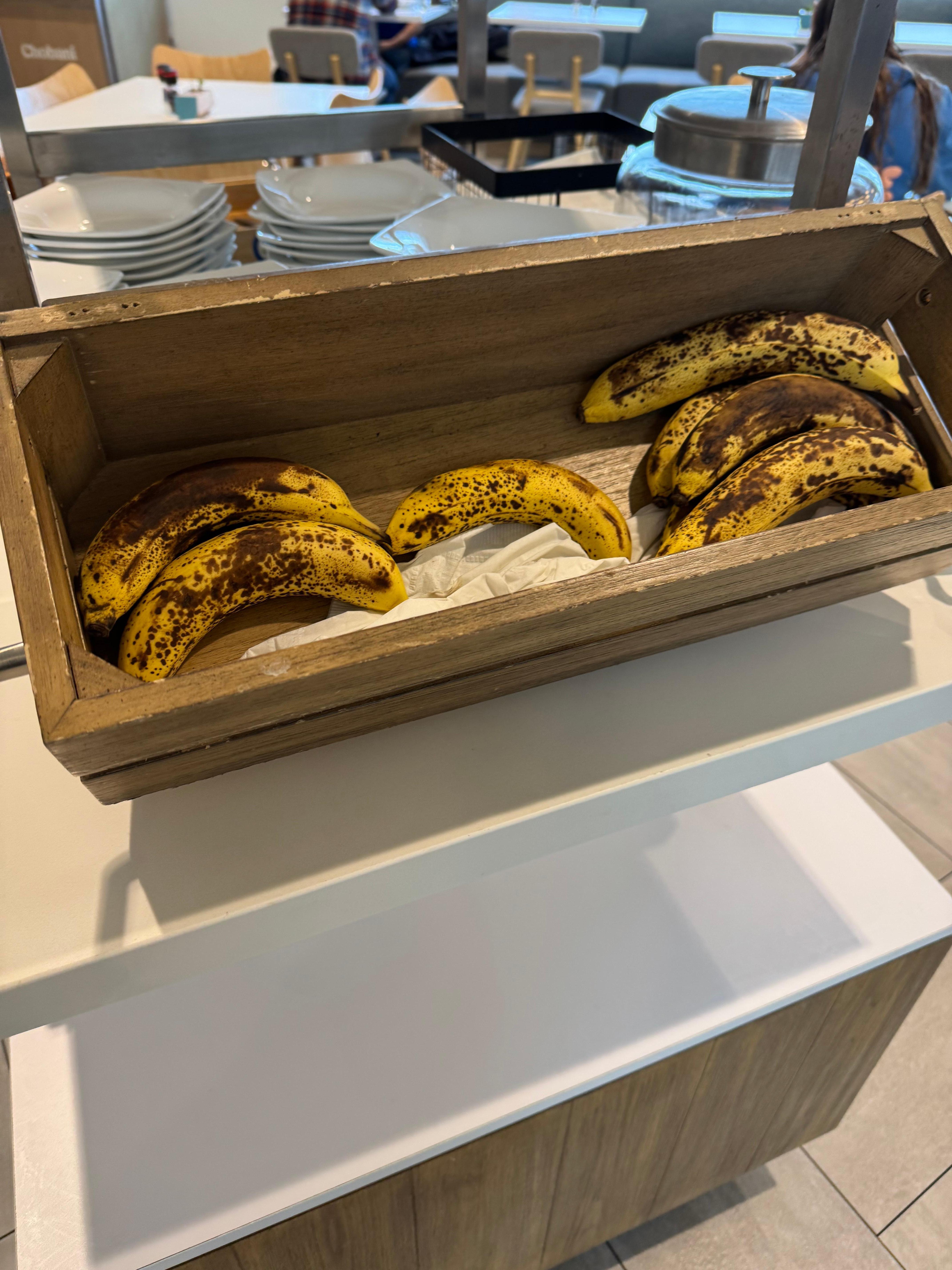 These were the bananas available at breakfast 