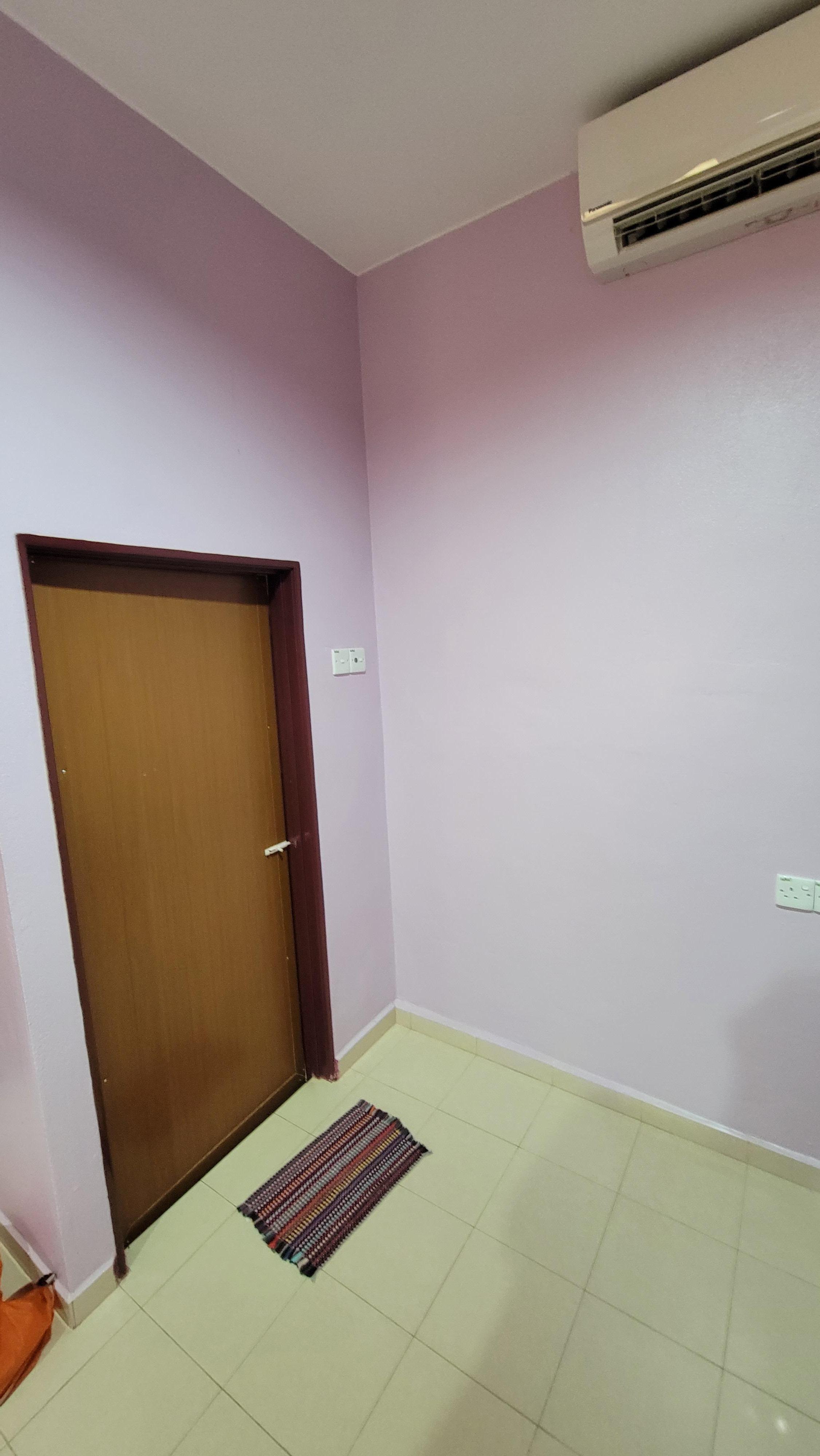 Low bathroom door height; good-quality aircon unit.