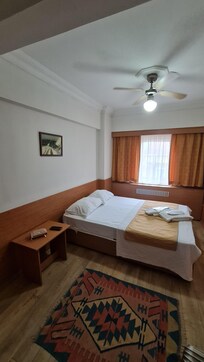 الغرفه و السرير