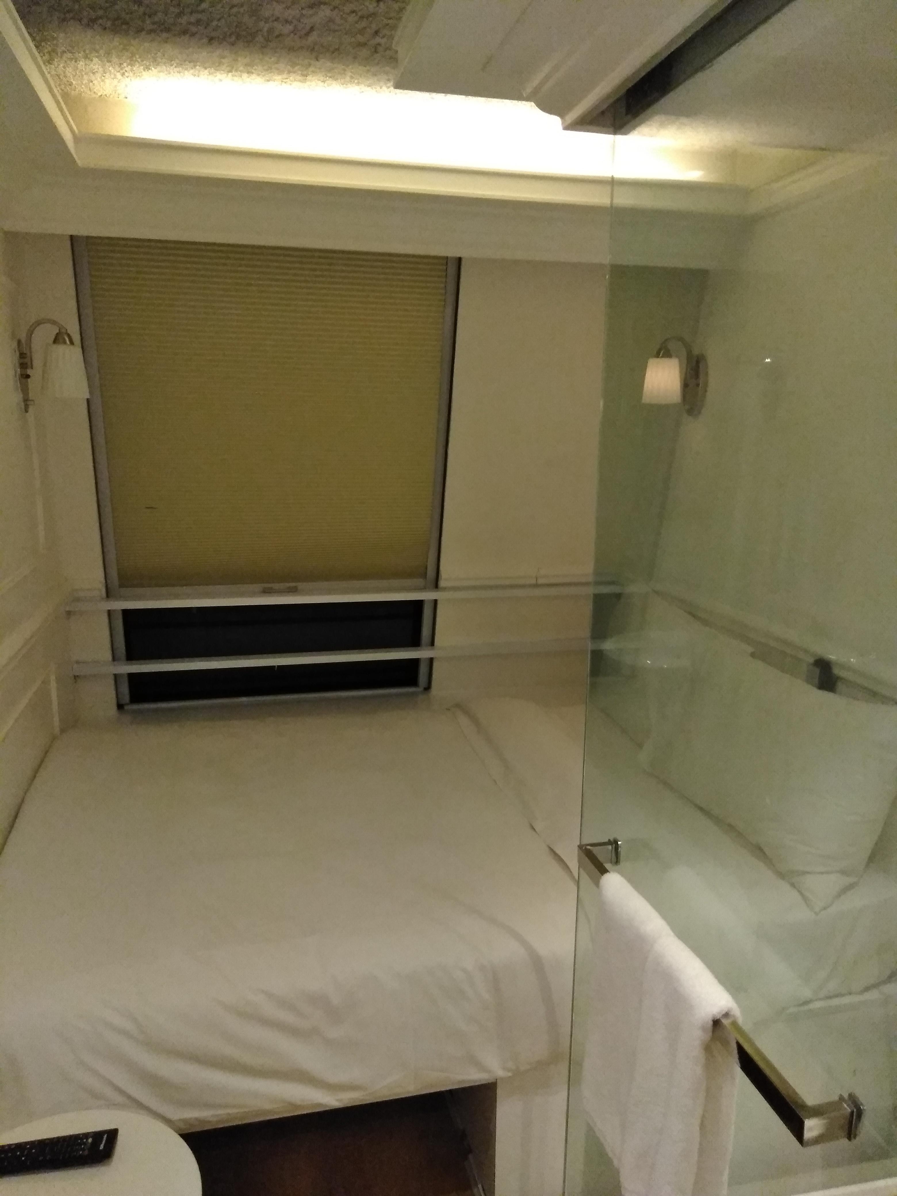 扉を入ってすぐのお部屋全景