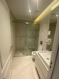 Spacious bathroom with lots of storage