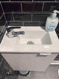 savon lidl pour les mains pour la douche aussi
un lave main de taille minimaliste