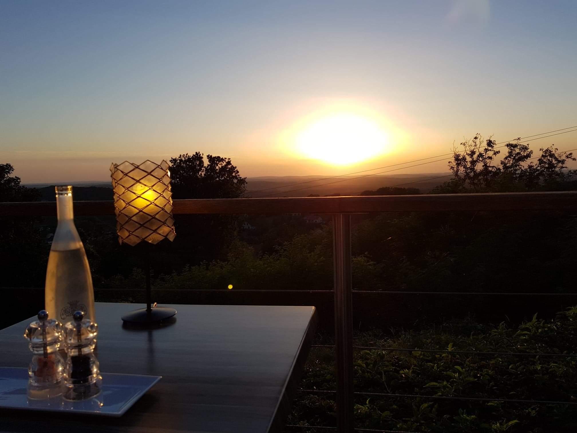 Repas avec le coucher du soleil, magnifique. 