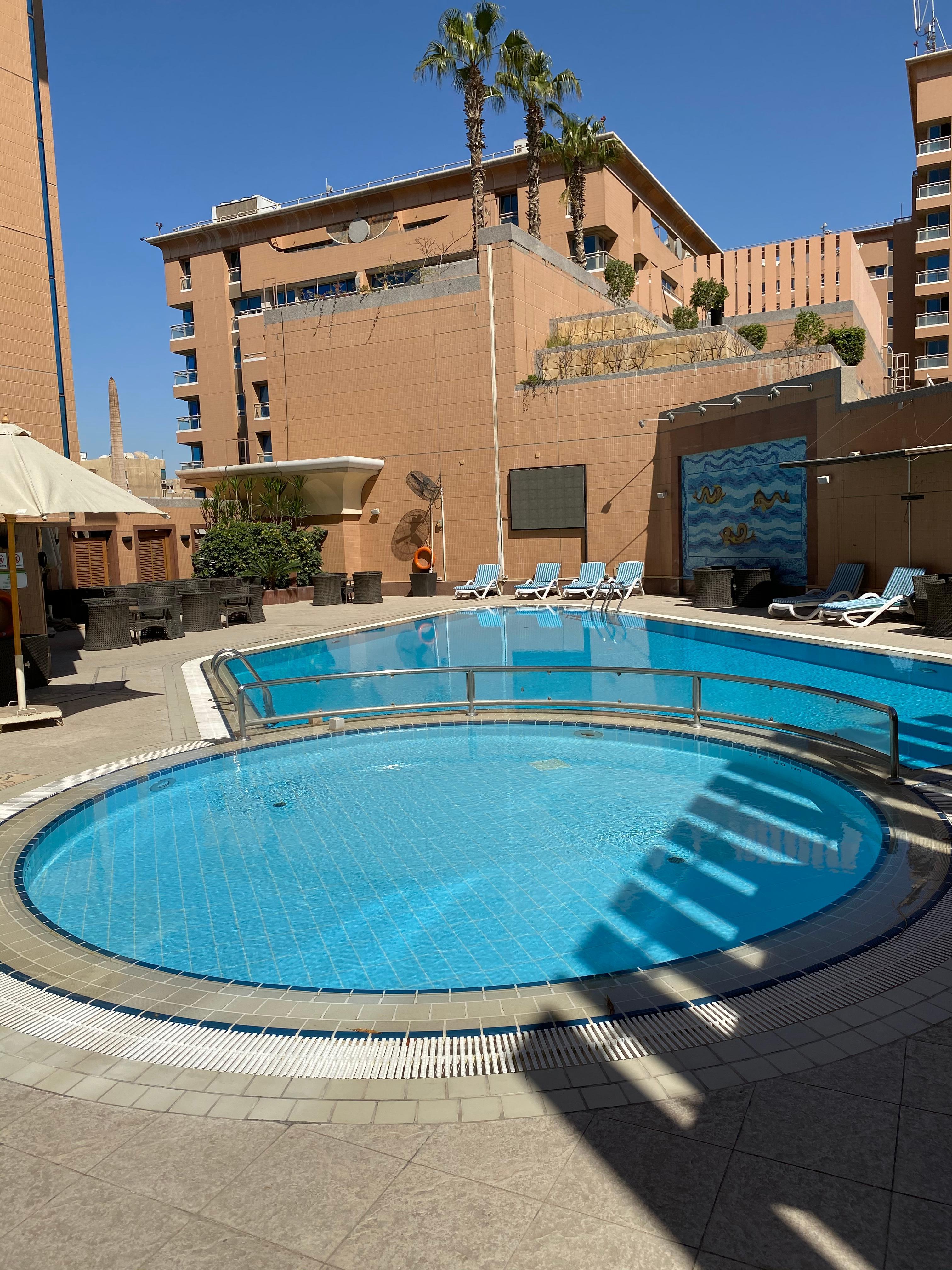 Very nice and quiet roof-top pool area on top of the holiday inn hotel.