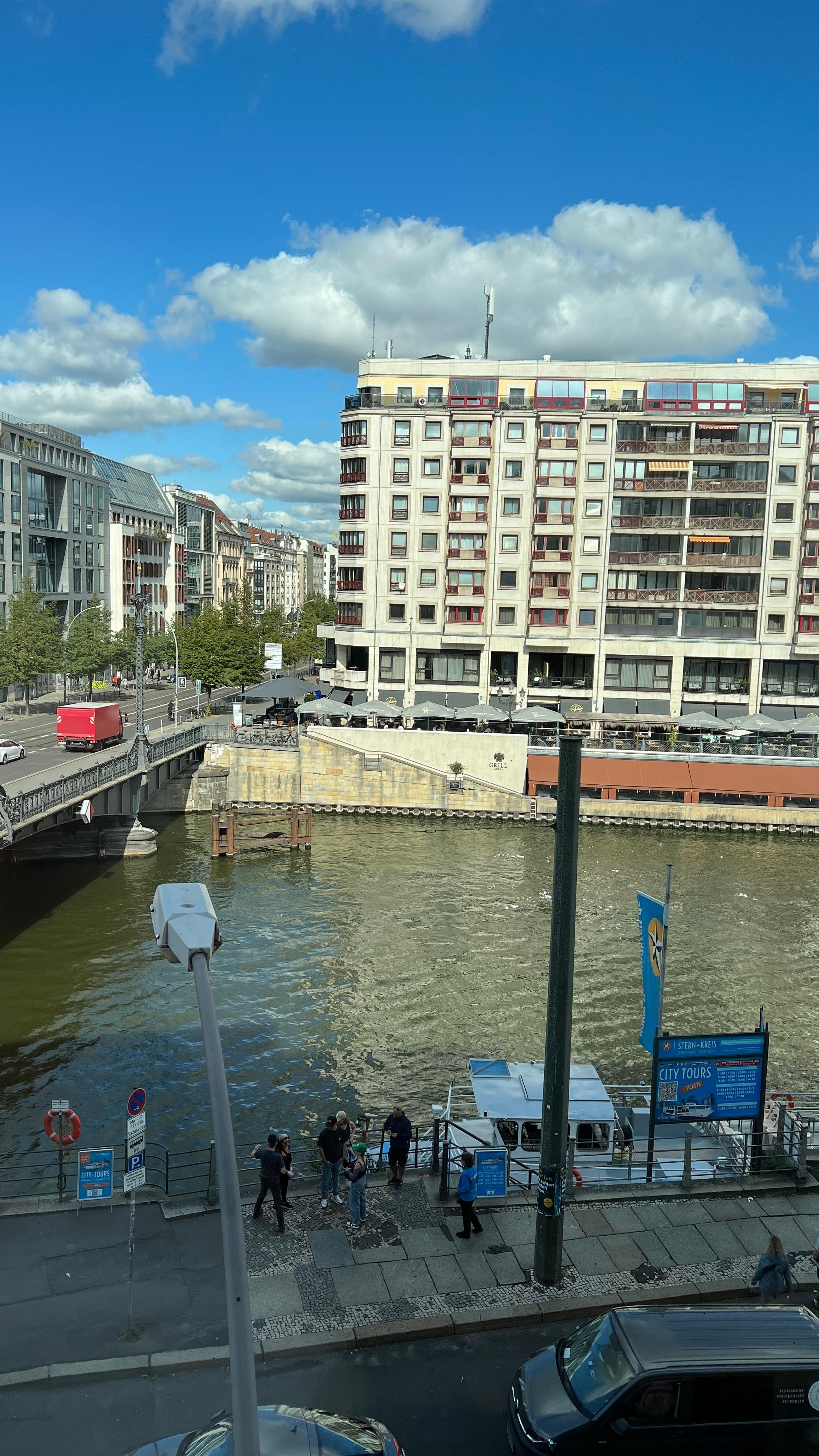 Vista enfrente del río